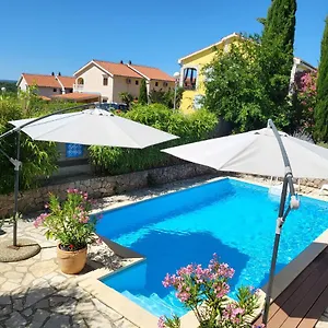 apartments-grgic-njivice.primorje-gorskikotar.com/